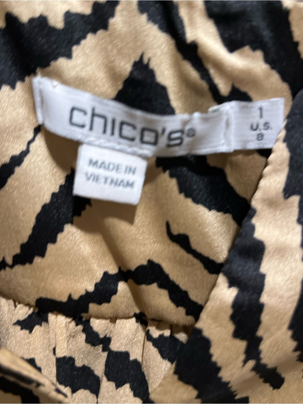65. WOMENS CHICO’S 1/M DETAIL TOP - Picture 2 of 4